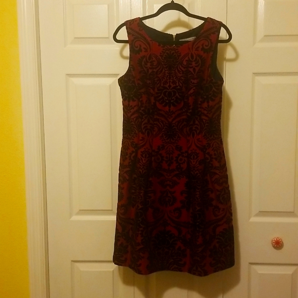 Absolutely stunning Fit and Flare Velvet Brocade dress -with pockets!!